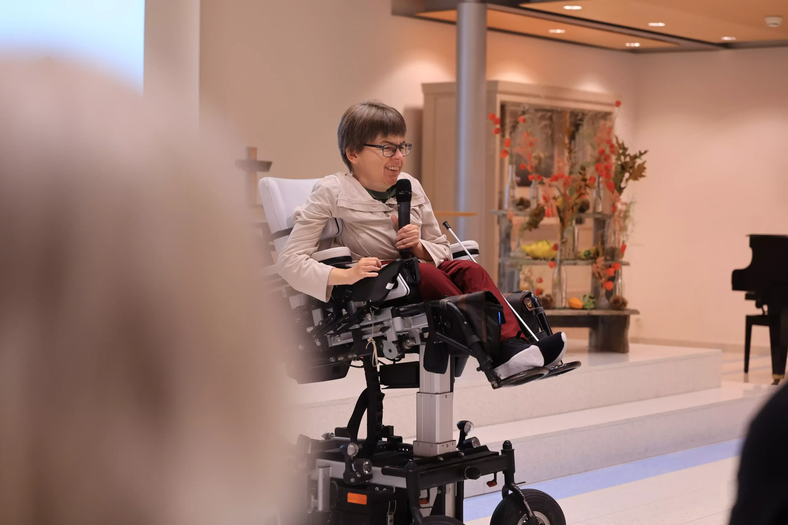 Simone Leuenberger begrüsst die Teiln